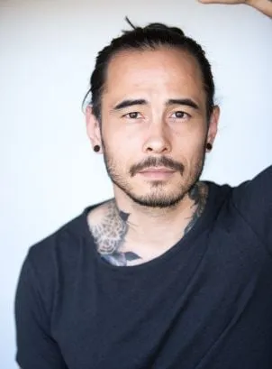 Dave Callaham - Roteirista, Criador dos personagens originais, Creator/Showrunner, 24 de outubro de 1977