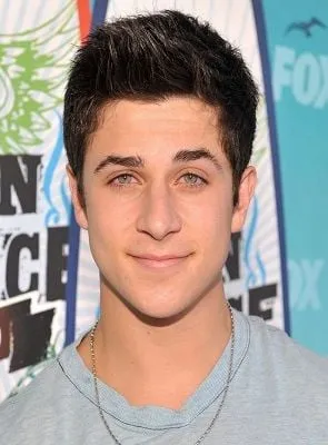 David Henrie - Ator, Produtor Executivo, Roteirista, 11 de julho de 1989
