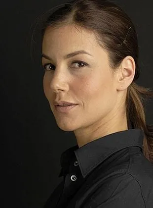 Defne Kayalar - Atriz, 31 de maio de 1975