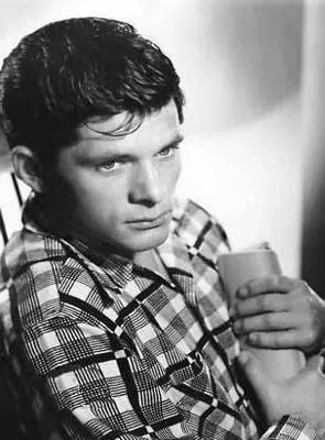 Dewey Martin - Ator, 8 de dezembro de 1923, 9 de abril de 2018