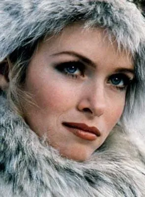 Donna Dixon - Atriz, 20 de julho de 1957