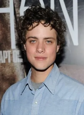 Douglas Smith (III) - Ator, 22 de junho de 1985
