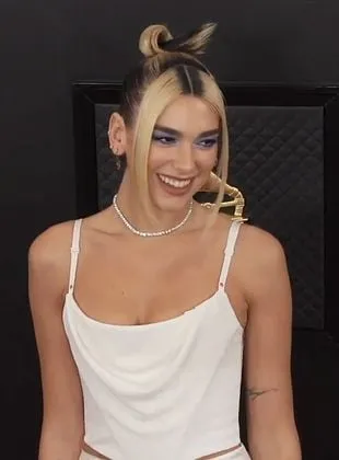 Dua Lipa - 22 de agosto de 1995