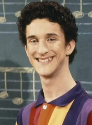 Dustin Diamond - Ator, Produtor Executivo, Autor da obra original, 7 de janeiro de 1977, 1 de fevereiro de 2021