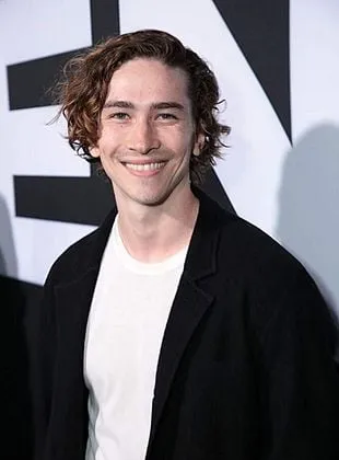 Dylan Arnold - Ator, 11 de fevereiro de 1994