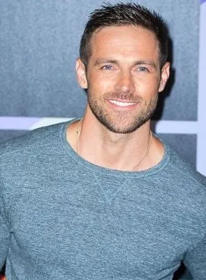 Dylan Bruce - Ator, 21 de abril de 1980