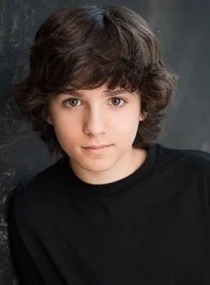 Dylan Schmid - Ator, 6 de março de 1999