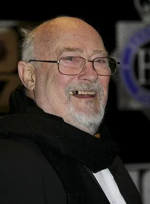 Edward Woodward - Ator, 1 de junho de 1930, 16 de novembro de 2009