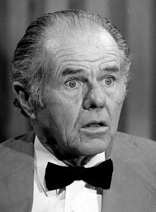 Elisha Cook Jr. - Ator, 26 de dezembro de 1903, 18 de maio de 1995