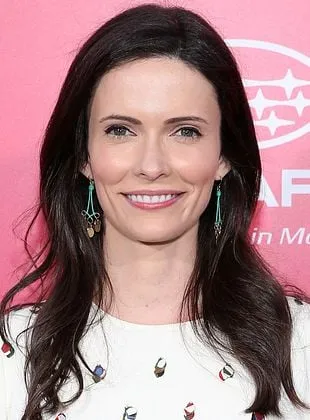 Elizabeth Tulloch - Atriz, 19 de janeiro de 1981