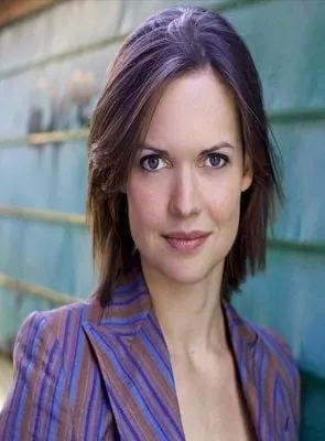 Elizabeth Whitmere - Atriz, 8 de maio de 1981