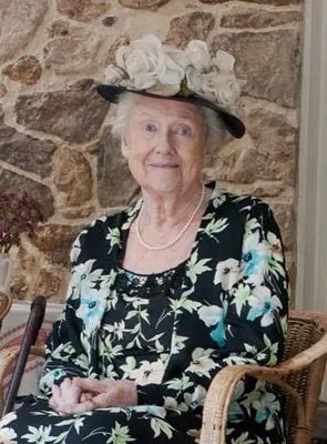 Elizabeth Wilson - Atriz, Roteirista, 4 de abril de 1921, 9 de maio de 2015