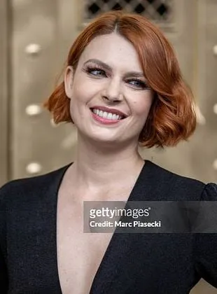 Elodie Frégé - 15 de fevereiro de 1982