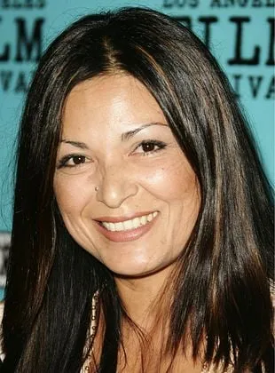 Elpidia Carrillo - Atriz, 16 de agosto de 1961