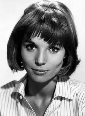 Elsa Martinelli - Atriz, 30 de janeiro de 1935, 8 de julho de 2017