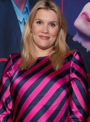 Emerald Fennell - Atriz, Roteirista, Diretora, 1 de outubro de 1985