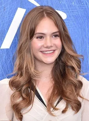 Emilia Jones - Atriz, 23 de fevereiro de 2002