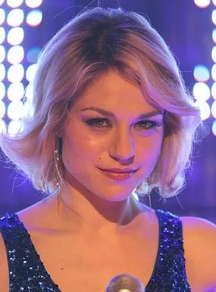 Emilie Dequenne - Atriz, 29 de agosto de 1981