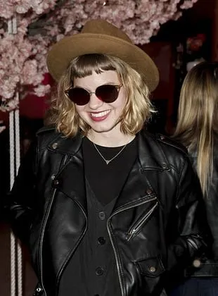 Emily Althaus - Atriz, 25 de novembro de 1986