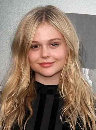 Emily Alyn Lind - Atriz, 6 de maio de 2002
