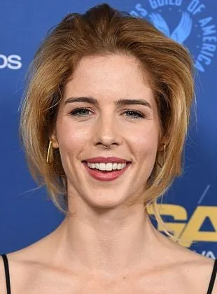 Emily Bett Rickards - Atriz, 24 de julho de 1991