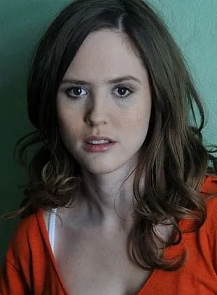 Emily Cox - Atriz, 23 de fevereiro de 1985