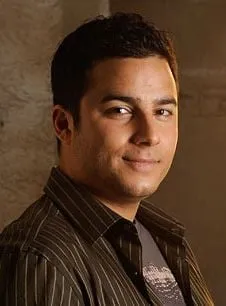 Ennis Esmer - Ator, 29 de dezembro de 1978