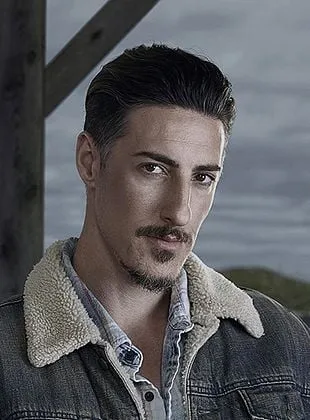 Eric Balfour - Ator, 24 de abril de 1977