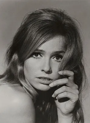 Eva Renzi - 3 de novembro de 1944, 16 de agosto de 2006