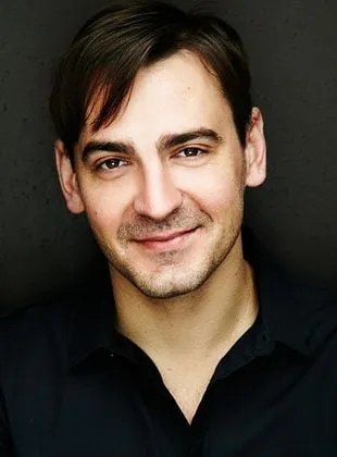 Ewen Leslie - Ator, 27 de julho de 1980