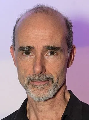 Finbar Lynch - Ator, 28 de agosto de 1959