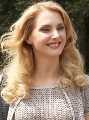 Frédérique Bel - Atriz, 24 de março de 1975