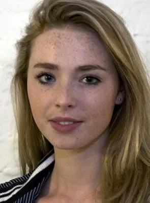 Freya Mavor - Atriz, 13 de agosto de 1993