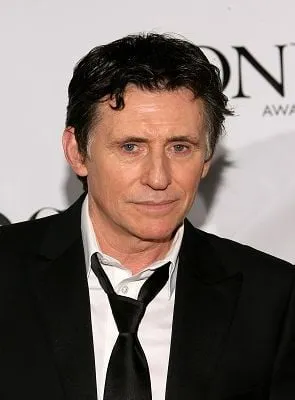 Gabriel Byrne - Ator, Produtor Associado, 12 de maio de 1950