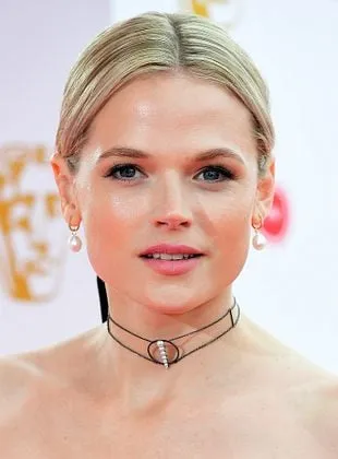 Gabriella Wilde - Atriz, 8 de abril de 1989