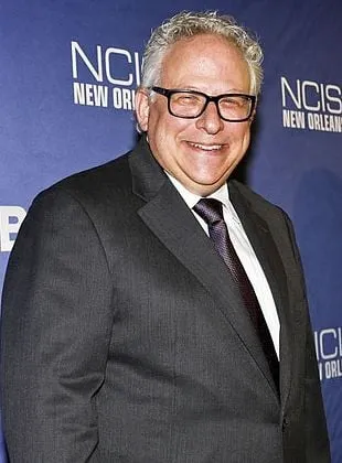 Gary Glasberg - Roteirista, Produtor Executivo, Coprodutor executivo, 15 de julho de 1966, 28 de setembro de 2016