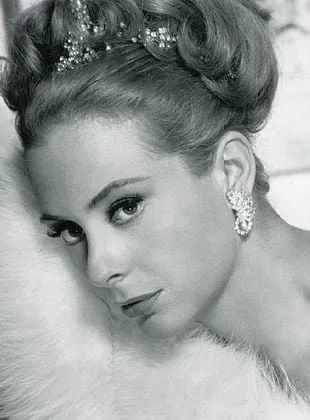 Geneviève Page - Atriz, 13 de dezembro de 1927