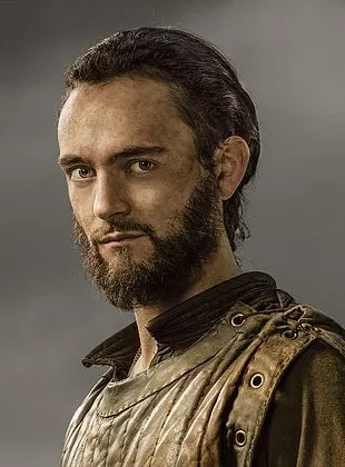 George Blagden - Ator, 28 de dezembro de 1989