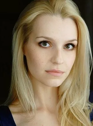 Gia Crovatin - Atriz, 30 de novembro de 1985