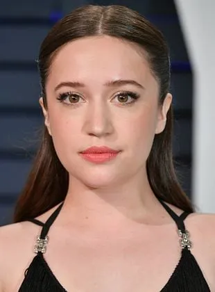 Gideon Adlon - Atriz, 30 de março de 1997