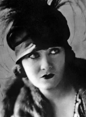 Gloria Swanson - Atriz, Produtora, 27 de março de 1899, 4 de abril de 1983