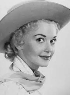 Gloria Winters - 28 de novembro de 1931, 14 de agosto de 2010