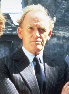 Gordon Jackson - Ator, 19 de dezembro de 1923, 15 de janeiro de 1990