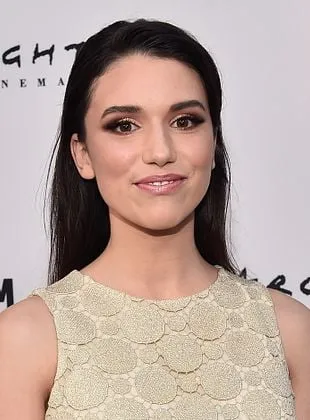 Grace Caroline Currey - Atriz, 17 de julho de 1996