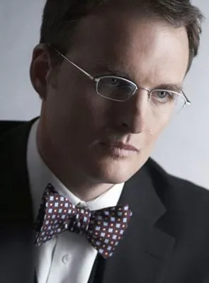 Greg Bryk - Ator, 19 de agosto de 1972