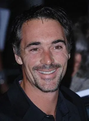 Greg Wise - Ator, Produtor de set, Roteirista, 15 de maio de 1966