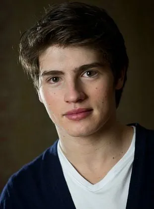 Gregg Sulkin - Ator, 29 de maio de 1992
