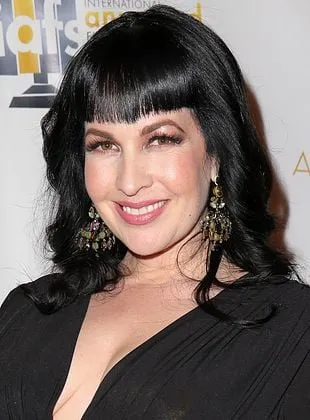 Grey Griffin - Atriz, 24 de agosto de 1973