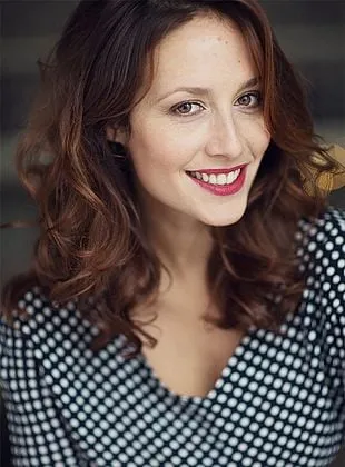 Gwendolyn Gourvenec - Atriz, 30 de abril de 1984