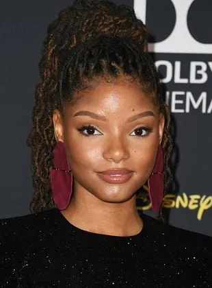 Halle Bailey - Atriz, 27 de março de 2000
